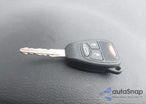 2013 Chrysler 200 Touring z USA, uszkodzony, nr VIN 1C3CCBBB7DN656014